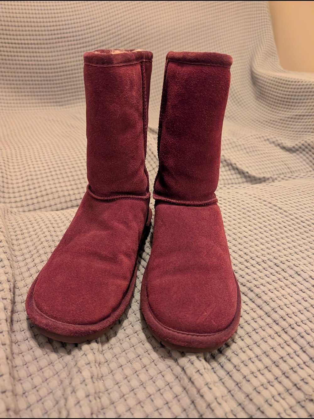 Bearpaw Classic Cozy Boots in Burgundy Size 8